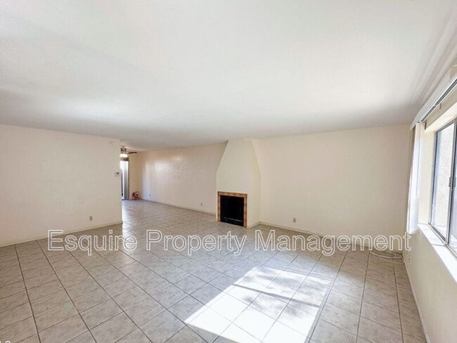 122 E Ventura St in Santa Paula, CA - Building Photo - Building Photo