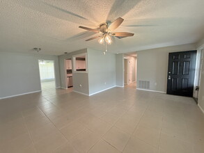 3451 Seven Springs Blvd in New Port Richey, FL - Building Photo - Building Photo