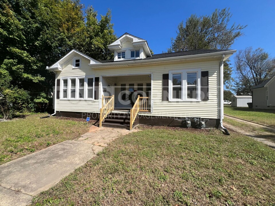 516 Maple Ave in Burlington, NC - Building Photo