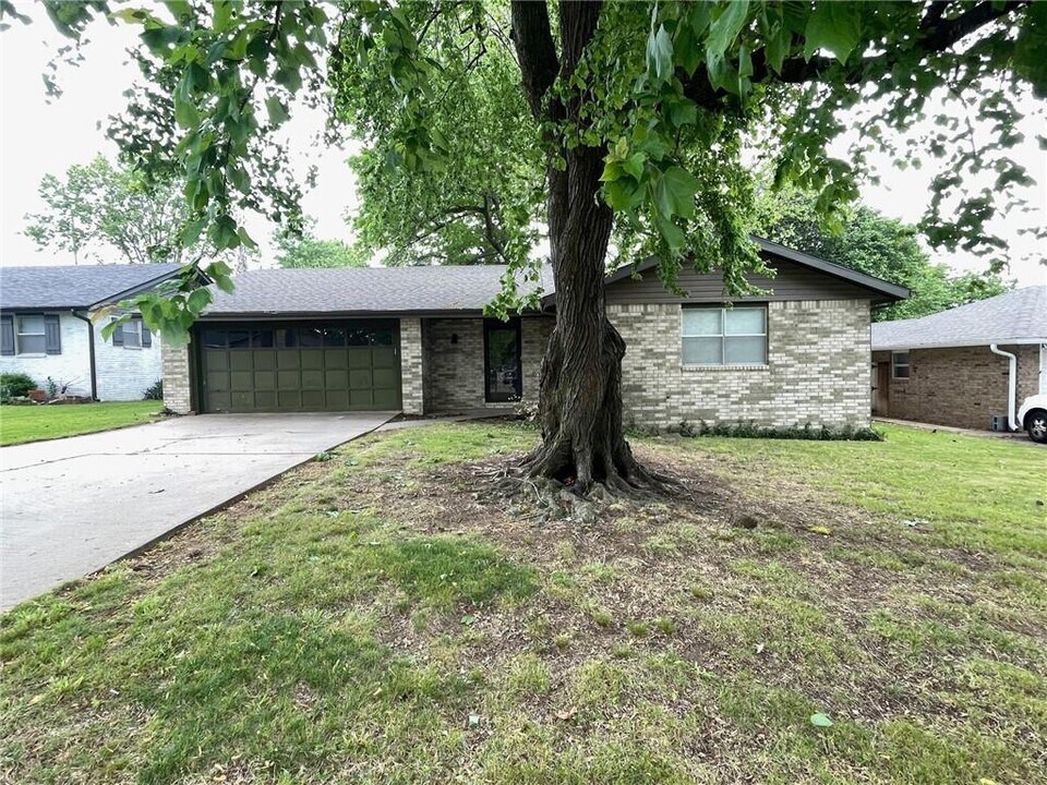 4003 Holt Ave in Springdale, AR - Building Photo