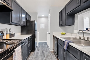 Miramar in Houston, TX - Building Photo