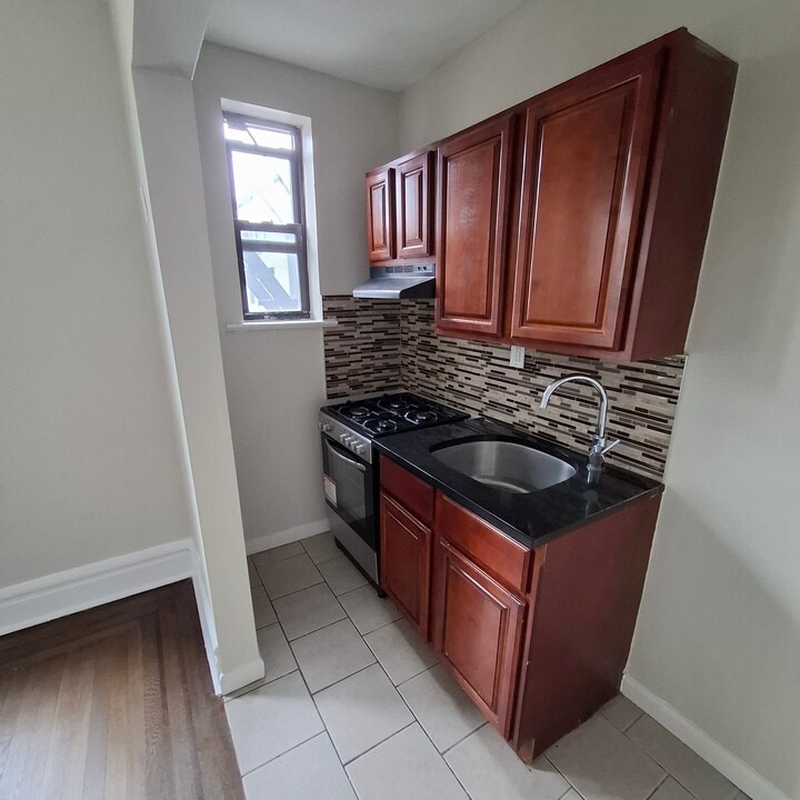 82 S Grove St, Unit C5 in East Orange, NJ - Building Photo