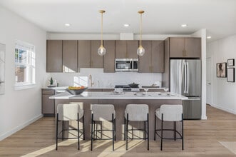 Greenwich House in West Caldwell, NJ - Building Photo - Building Photo