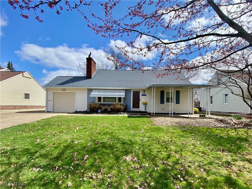 2510 Ridgedale Ave NW in Canton, OH - Building Photo