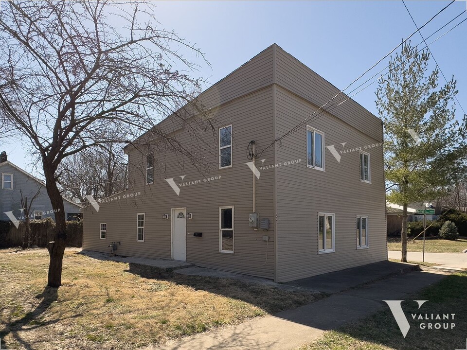 900 E Dale St in Springfield, MO - Building Photo