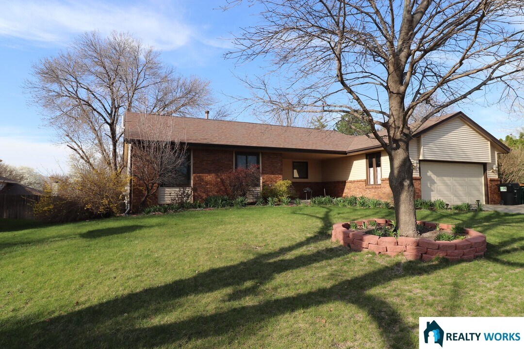 7330 Forbes Dr in Lincoln, NE - Building Photo