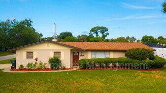 1436 Suwanee Rd in Daytona Beach, FL - Building Photo