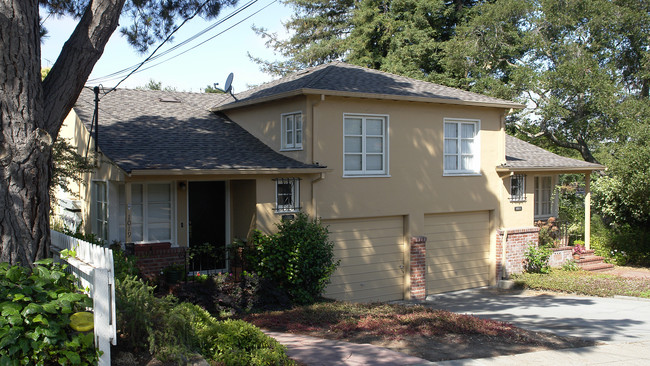 1015 Galvin St in Oakland, CA - Foto de edificio - Building Photo