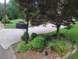 6735 River Springs Ct NW in Atlanta, GA - Building Photo