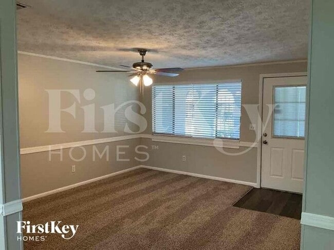 4077 Huntington Forest Blvd in Jacksonville, FL - Foto de edificio - Building Photo