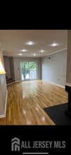 1094 Schmidt Ln in North Brunswick, NJ - Building Photo - Building Photo