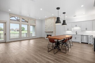 2 Pinnacle Club Dr in Kerrville, TX - Building Photo - Building Photo