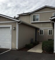2436 SW 23rd St in Redmond, OR - Building Photo