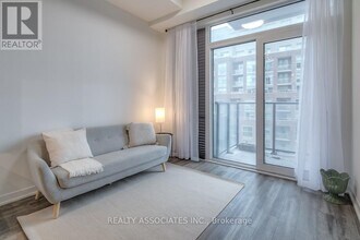 609 St Clair Ave W in Toronto, ON - Building Photo - Building Photo