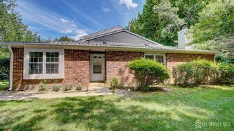 267 Constitution Cir in North Brunswick, NJ - Building Photo