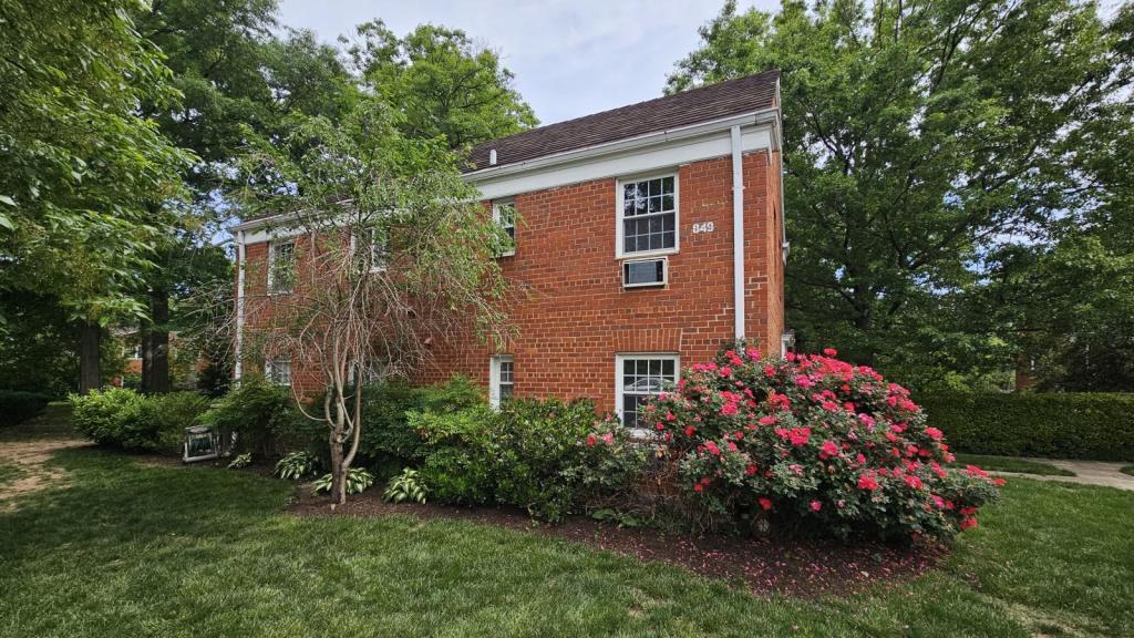 3231 Martha Custis Dr in Alexandria, VA - Building Photo