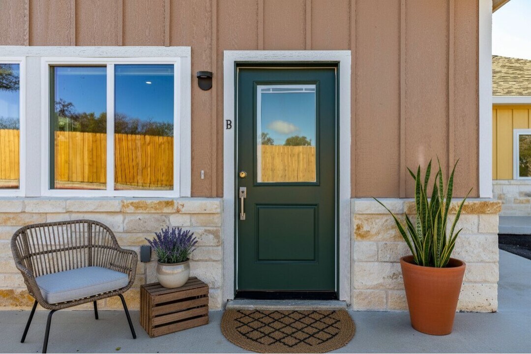 705 Fifth St, Unit Comfort Senior Living - B in Comfort, TX - Foto de edificio