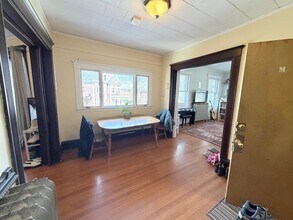 79 College Ave, Unit 2 in Somerville, MA - Foto de edificio - Building Photo