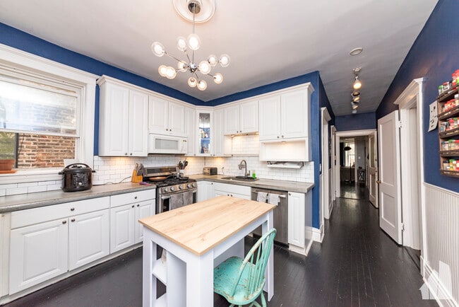 842 W Waveland Ave, Unit #  02 in Chicago, IL - Foto de edificio - Building Photo