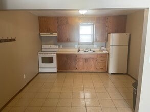 829 E 9th St S, Unit 1 in Newton, IA - Building Photo - Building Photo