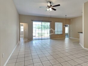 9423 Hunters Pond Dr in Tampa, FL - Building Photo - Building Photo