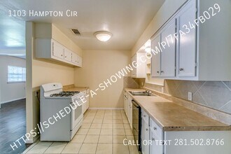 1103 Hampton Cir in Alvin, TX - Building Photo - Building Photo