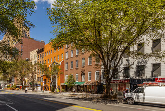 225 W 14th St in New York, NY - Foto de edificio - Building Photo