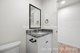 215 W 1st St in Warden, WA - Building Photo - Building Photo