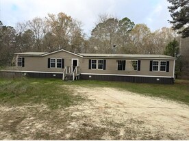 990 Patterson Dr in Guyton, GA - Building Photo