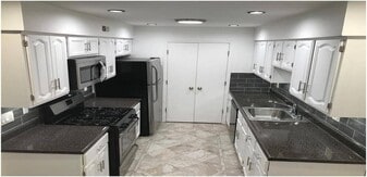 18 John St, Unit 18-2A in Bloomfield, NJ - Building Photo