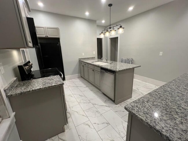 56 State St, Unit 2 in New Bedford, MA - Building Photo - Building Photo