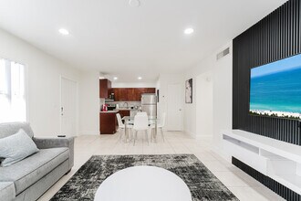 1800 NW 4th Ave in Boca Raton, FL - Building Photo - Building Photo