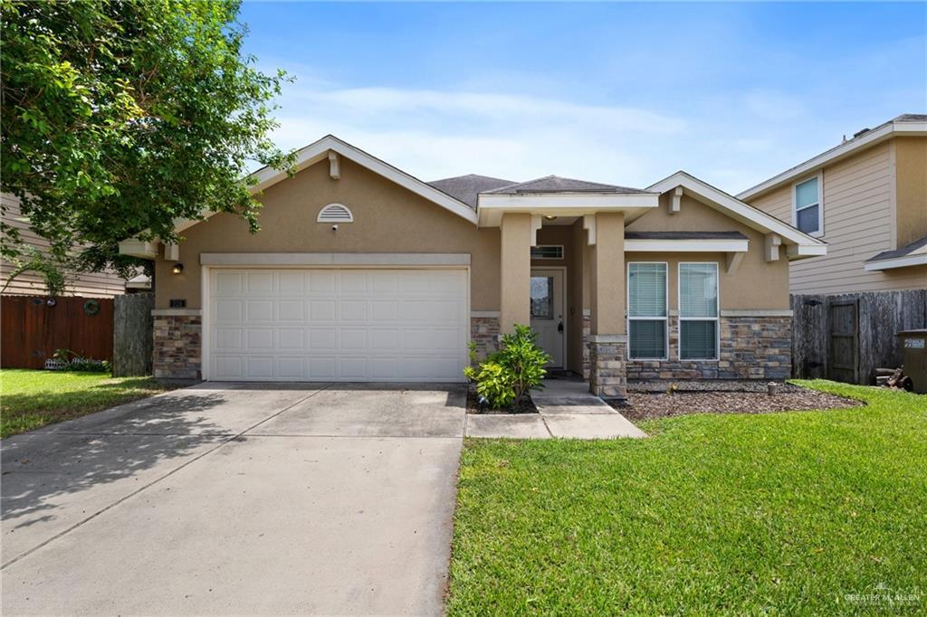 33 Kika De La Garza St in Edinburg, TX - Building Photo