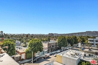 930 S Robertson Blvd in Los Angeles, CA - Building Photo - Building Photo