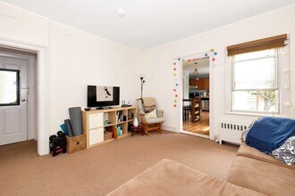 60 Storm St-Unit -2N in Tarrytown, NY - Building Photo - Building Photo