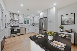 21 E CENTRAL Ave in Bergenfield, NJ - Building Photo - Building Photo