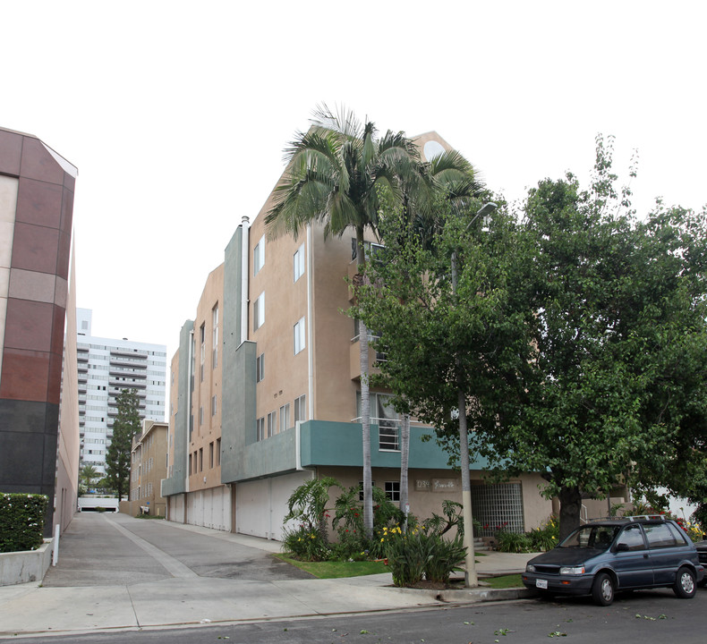 1234 Granville Ave in Los Angeles, CA - Foto de edificio