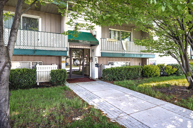 Wood Crest Condominiums in Salt Lake City, UT - Building Photo - Building Photo