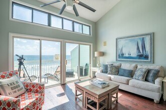 1507 Sand Dollar Ct in Kure Beach, NC - Building Photo - Building Photo