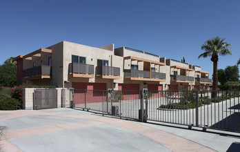 1502-1528 N Via Miraleste in Palm Springs, CA - Building Photo - Building Photo