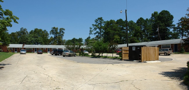 Timberline Apartments in Fayetteville, NC - Building Photo - Building Photo