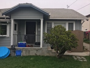 17 Ocean View Ave in Santa Barbara, CA - Building Photo - Building Photo