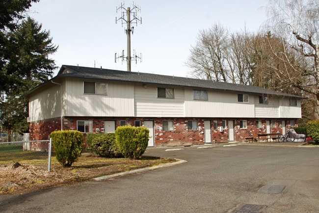 18300 SE Abernethy Ln in Milwaukie, OR - Building Photo - Building Photo