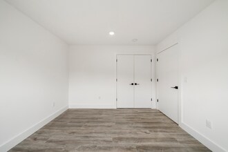 242 Spring St, Unit 501 in Paterson, NJ - Foto de edificio - Building Photo