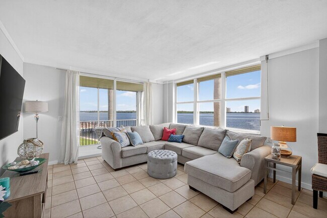 100 Paradise Harbour Blvd in North Palm Beach, FL - Building Photo - Building Photo
