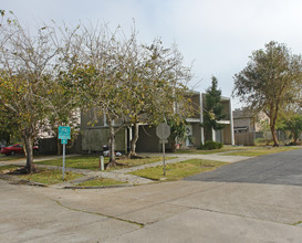 1201 Carrollton Ave in Metairie, LA - Foto de edificio - Building Photo