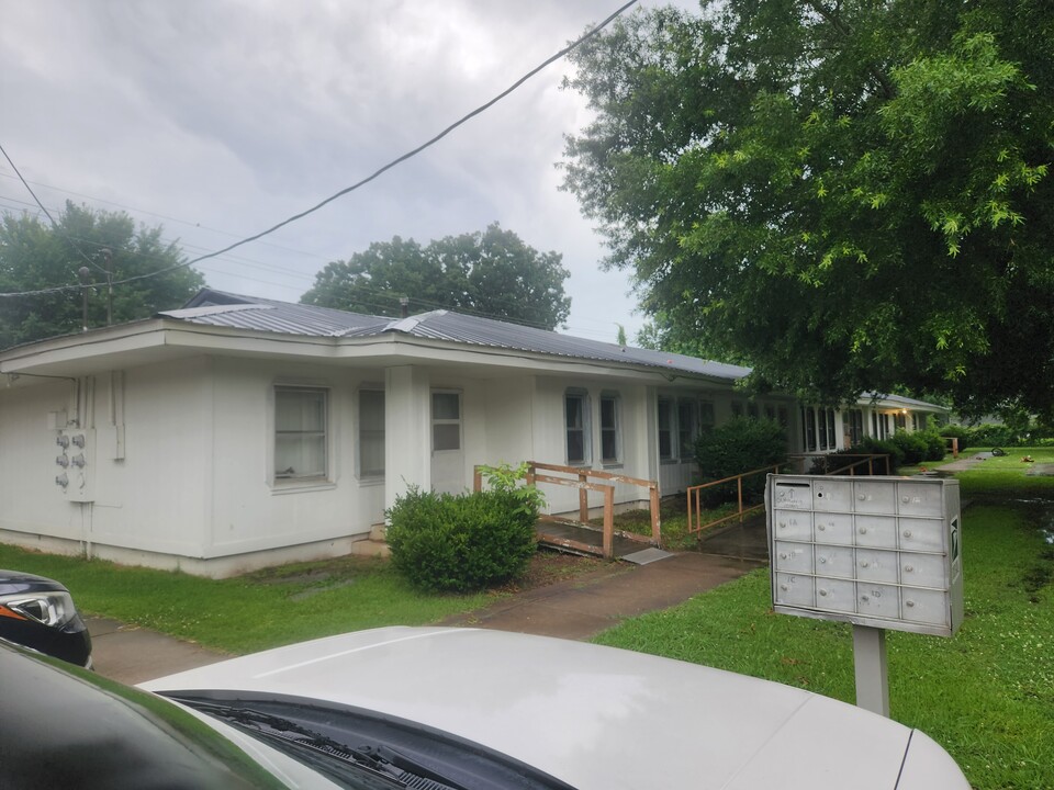 106 S Davis St in New Boston, TX - Building Photo