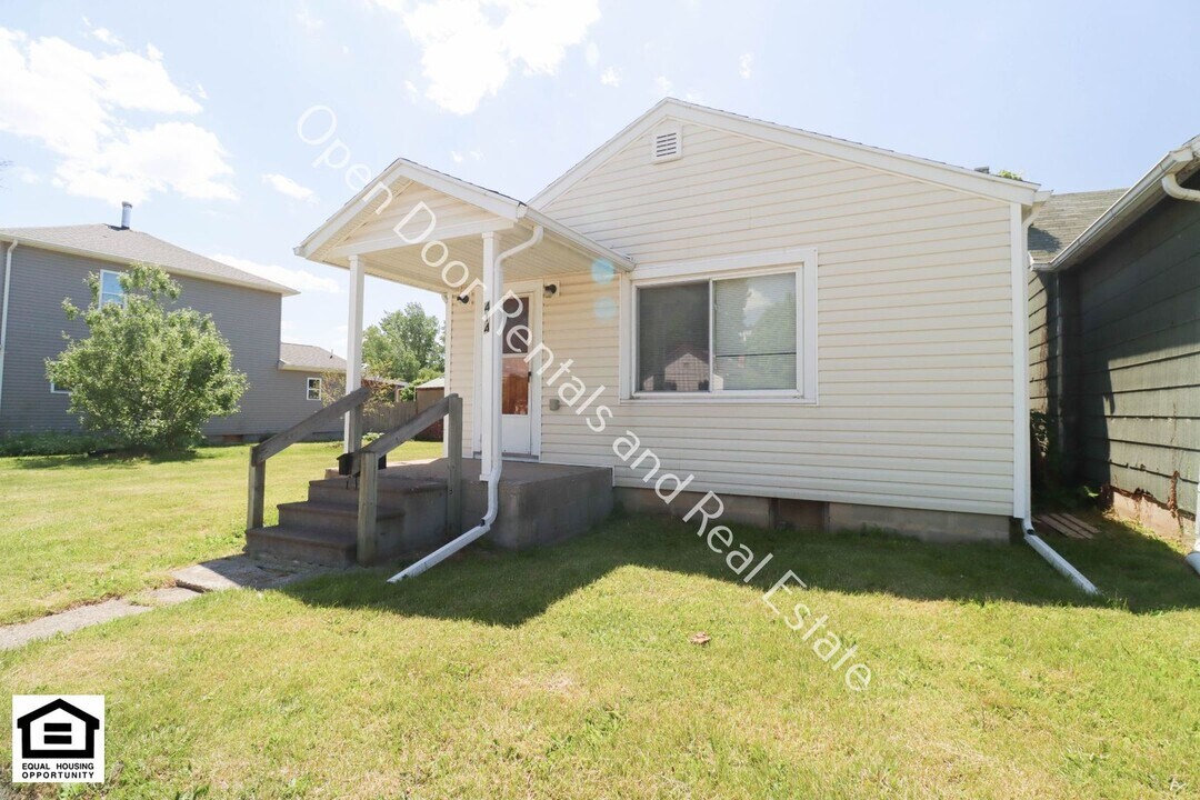 414 N Cowen St in Garrett, IN - Building Photo