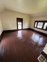 24 N Central Ave in Utica, OH - Building Photo