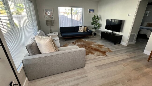 976 Tennessee Ln in Sarasota, FL - Foto de edificio - Building Photo